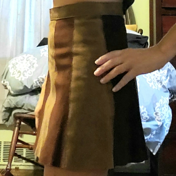 Suede striped mini skirt with full zippered back - Picture 4 of 7